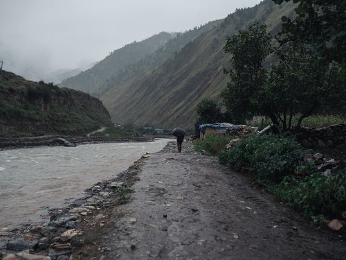 Mountain path along the Bheri River, approaching upper Dolpo — October 2022.